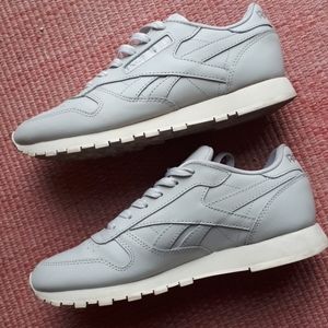 Reebok classic leather light gray shoes